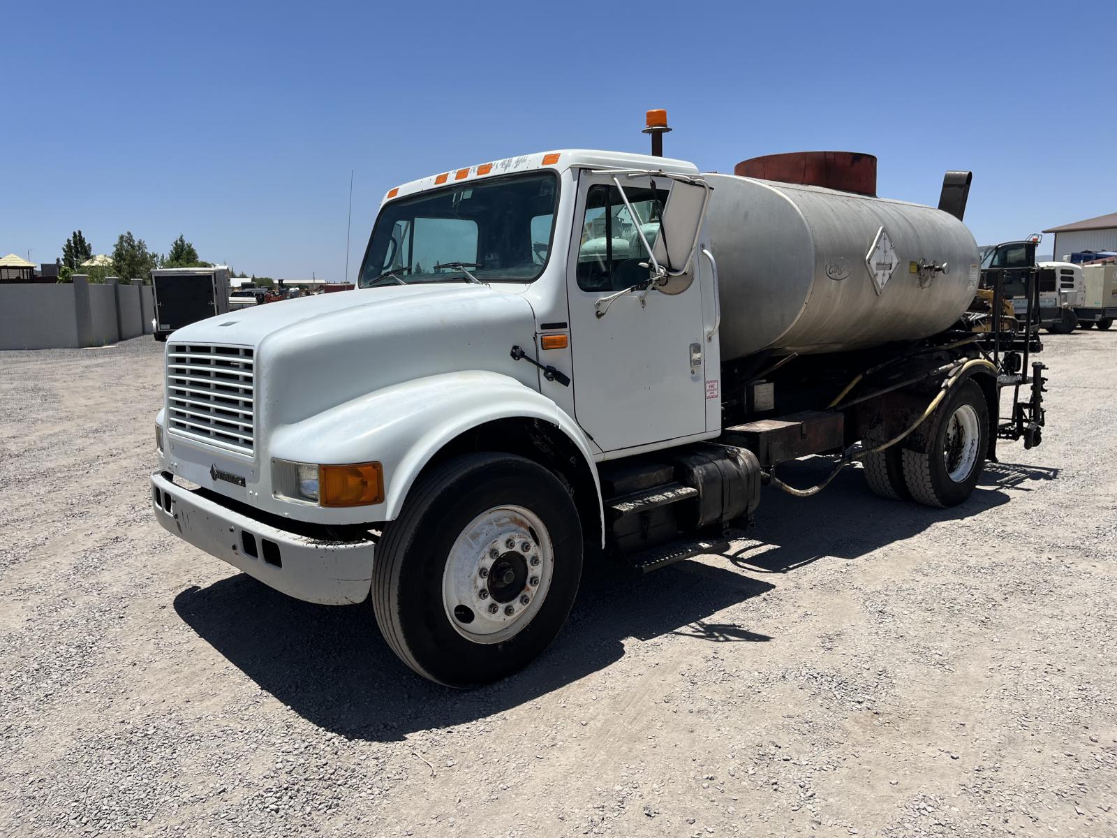 CAMION PETROLIZADOR ETNYRE MU10TRK